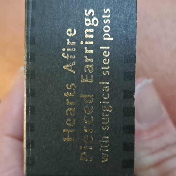 Avon Puffed Red Hearts Afire Pierced Earrings - Picture 5 of 6